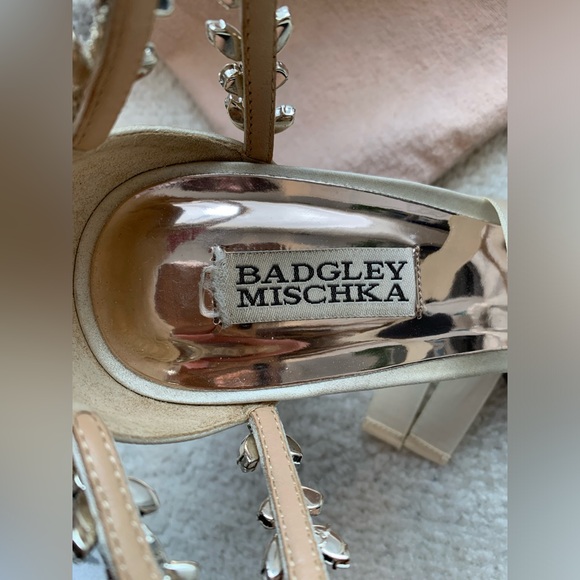 Badgley Mischka Everafter Embellished Block Heel - Picture 3 of 7